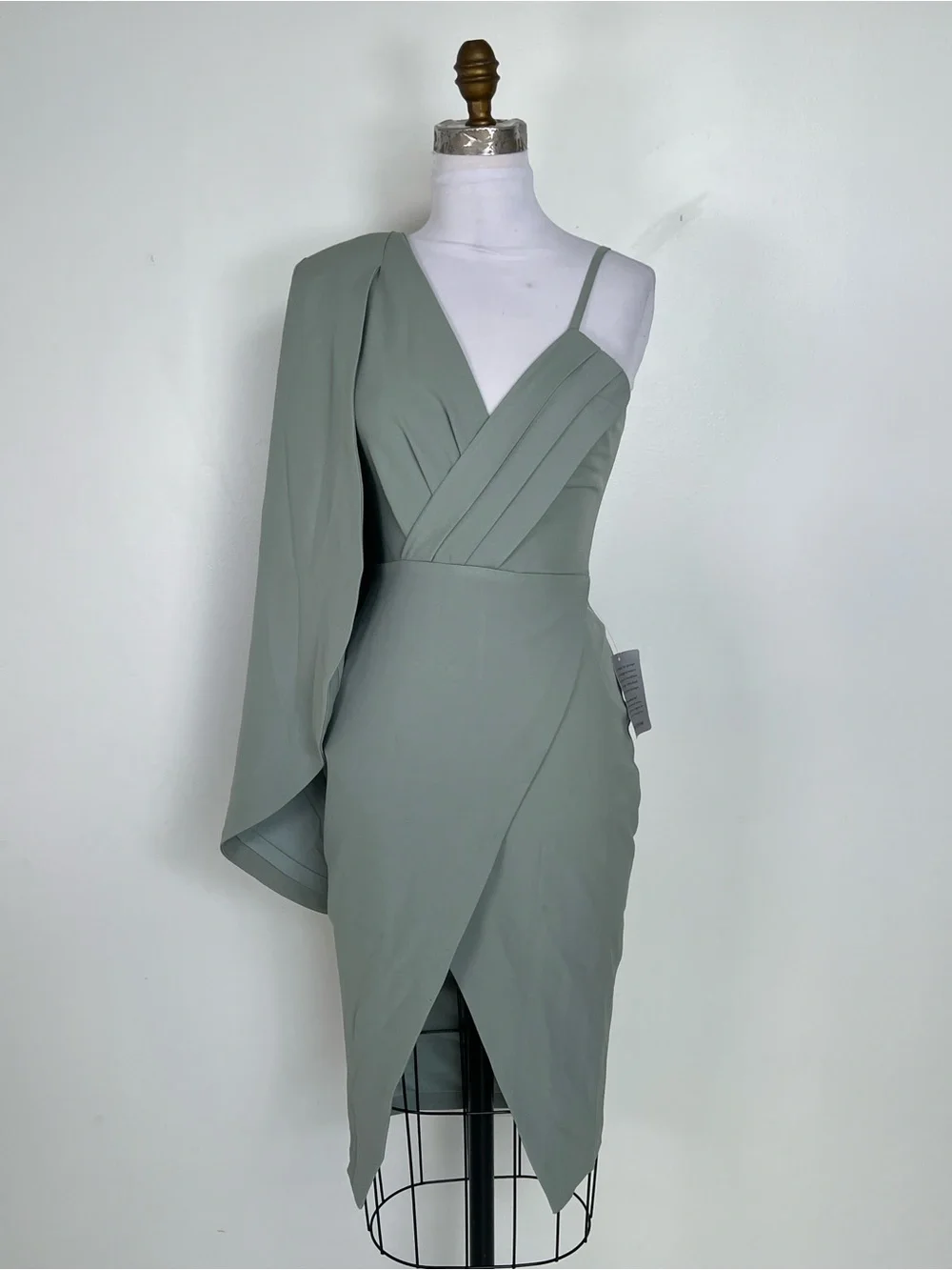 NWT! Lavish Alice‎ pleated cape-sleeve midi dress Sage Green Size 2